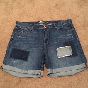 Old Navy boyfriend shorts. Size 16